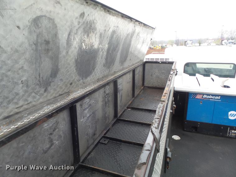 image for item DC7336 2010 Kenworth T370 service truck with crane