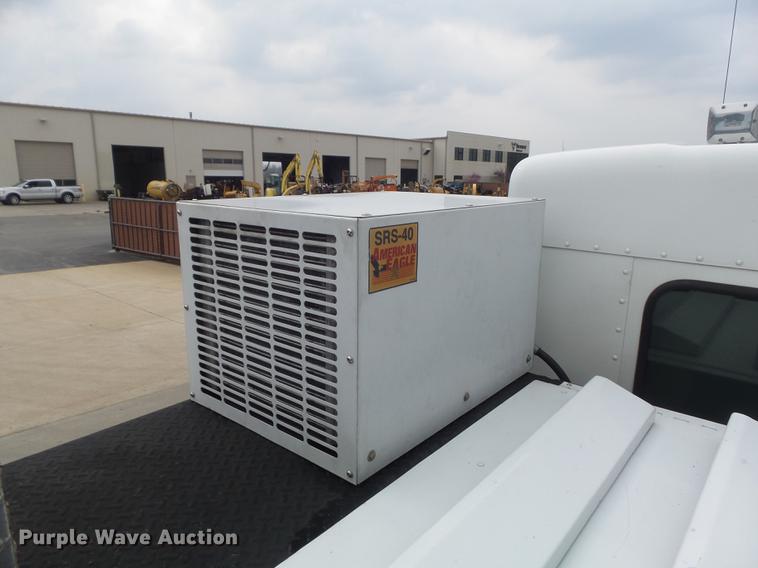 image for item DC7336 2010 Kenworth T370 service truck with crane