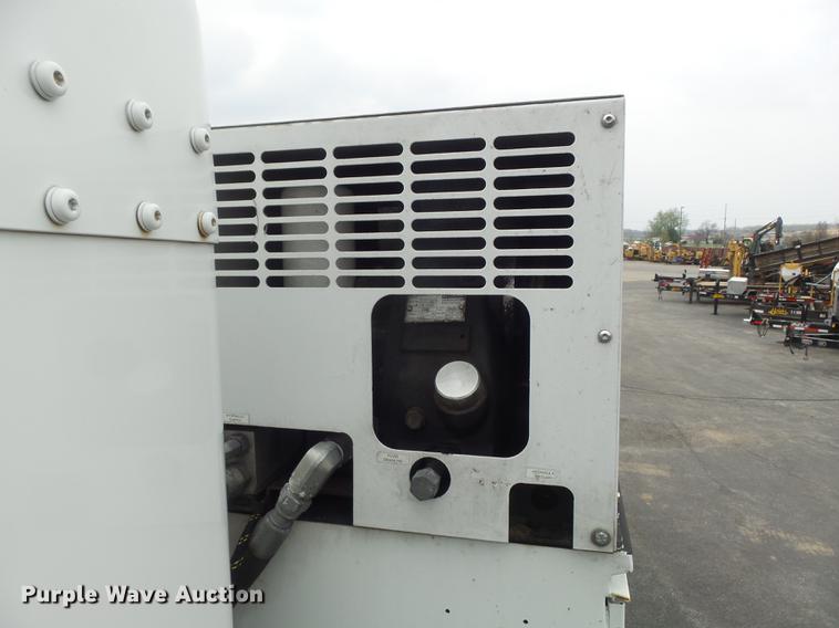 image for item DC7336 2010 Kenworth T370 service truck with crane