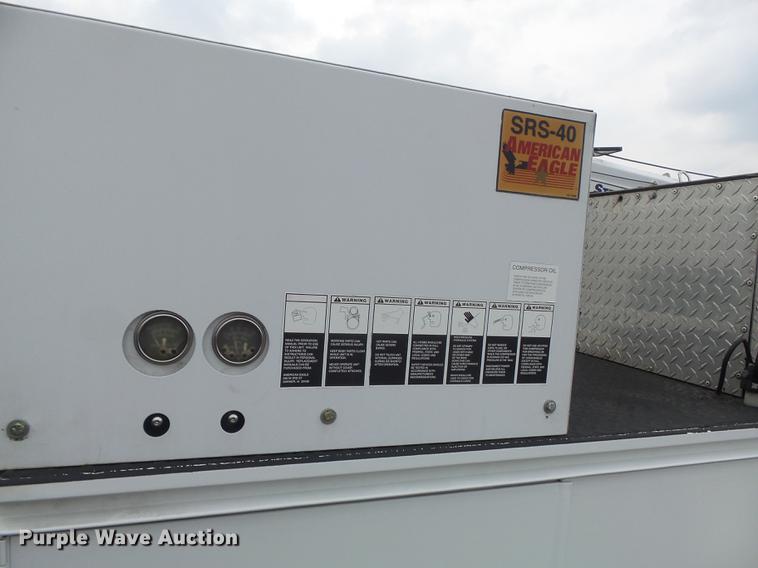 image for item DC7336 2010 Kenworth T370 service truck with crane