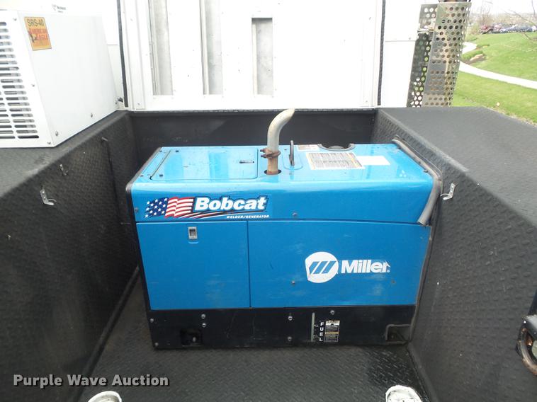 image for item DC7336 2010 Kenworth T370 service truck with crane