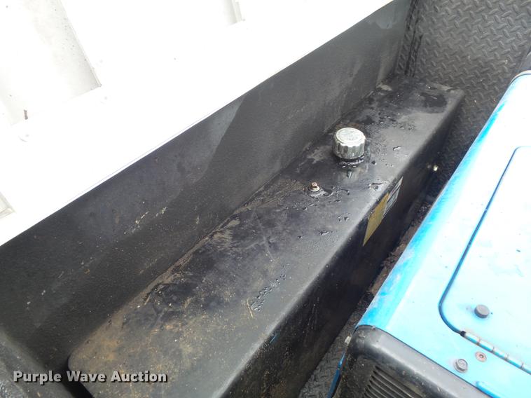 image for item DC7336 2010 Kenworth T370 service truck with crane