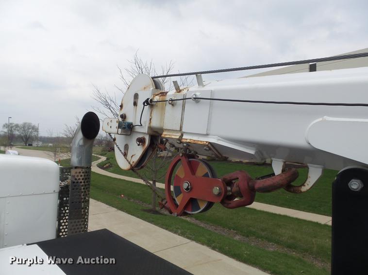 image for item DC7336 2010 Kenworth T370 service truck with crane