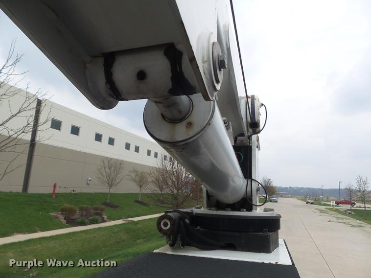 image for item DC7336 2010 Kenworth T370 service truck with crane