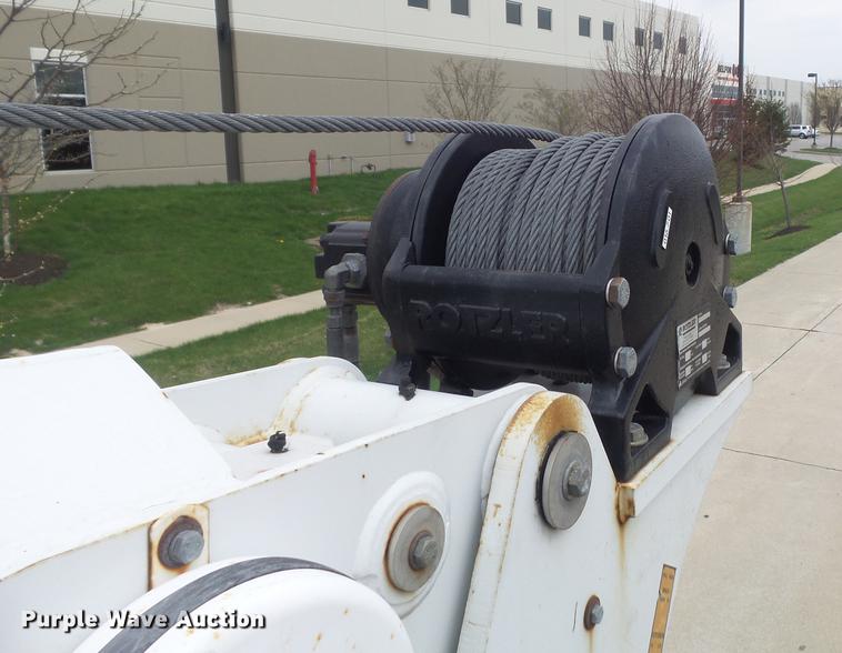 image for item DC7336 2010 Kenworth T370 service truck with crane