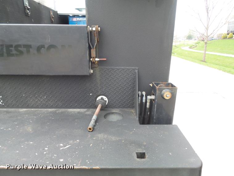 image for item DC7336 2010 Kenworth T370 service truck with crane