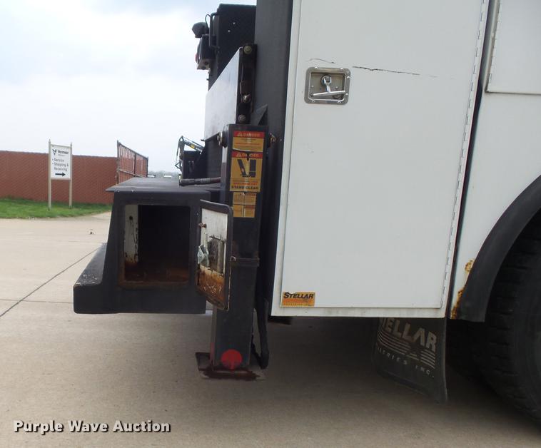 image for item DC7336 2010 Kenworth T370 service truck with crane