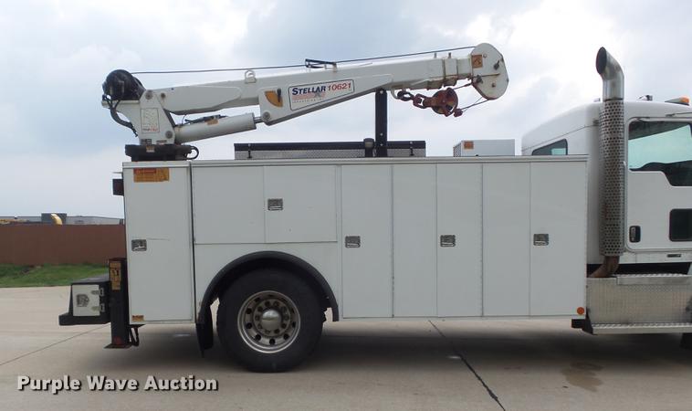 image for item DC7336 2010 Kenworth T370 service truck with crane