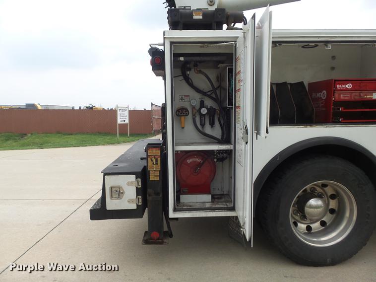 image for item DC7336 2010 Kenworth T370 service truck with crane