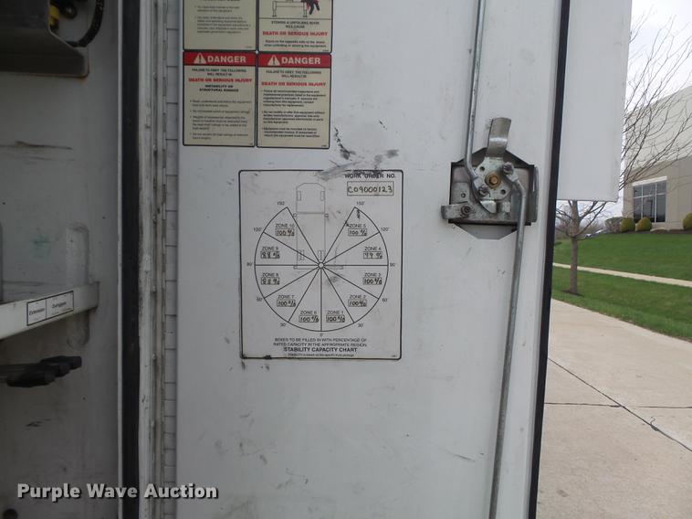 image for item DC7336 2010 Kenworth T370 service truck with crane