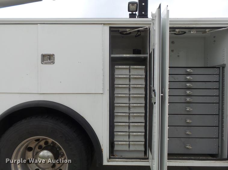 image for item DC7336 2010 Kenworth T370 service truck with crane