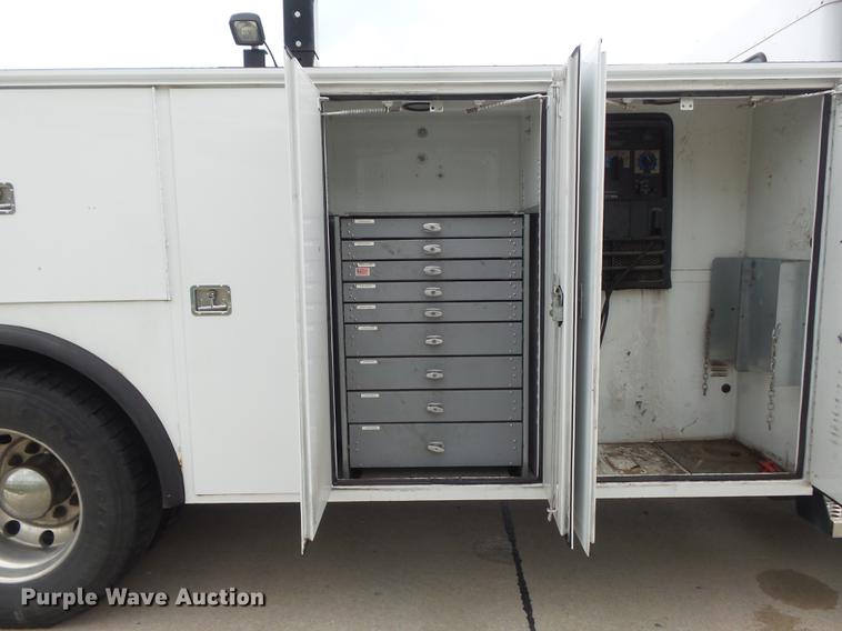 image for item DC7336 2010 Kenworth T370 service truck with crane