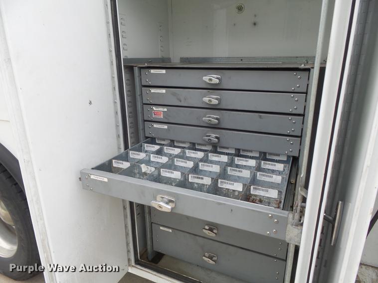 image for item DC7336 2010 Kenworth T370 service truck with crane