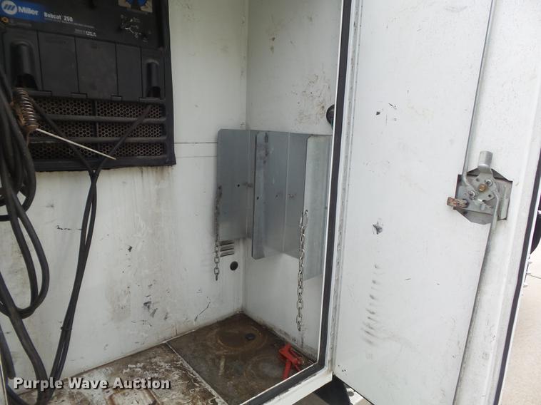 image for item DC7336 2010 Kenworth T370 service truck with crane