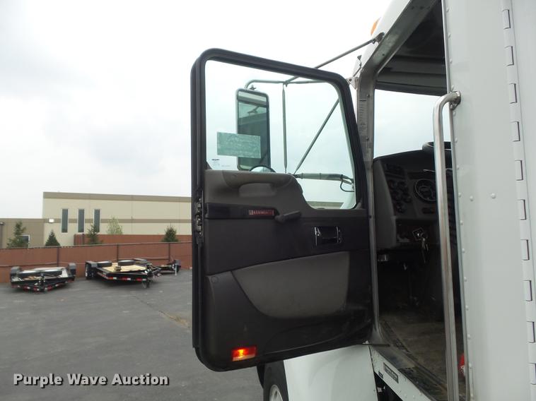 image for item DC7336 2010 Kenworth T370 service truck with crane