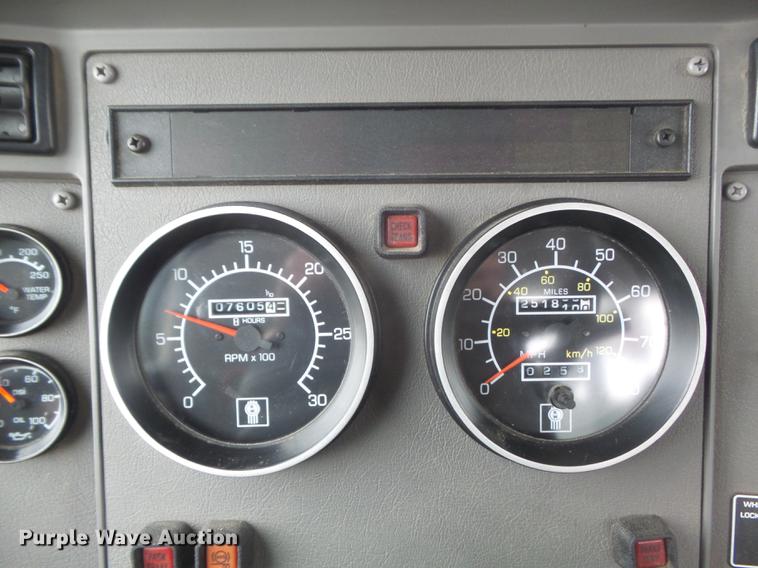 image for item DC7336 2010 Kenworth T370 service truck with crane