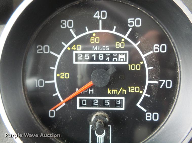 image for item DC7336 2010 Kenworth T370 service truck with crane