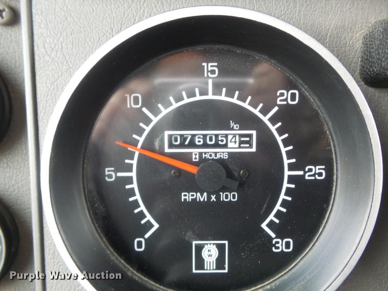 image for item DC7336 2010 Kenworth T370 service truck with crane