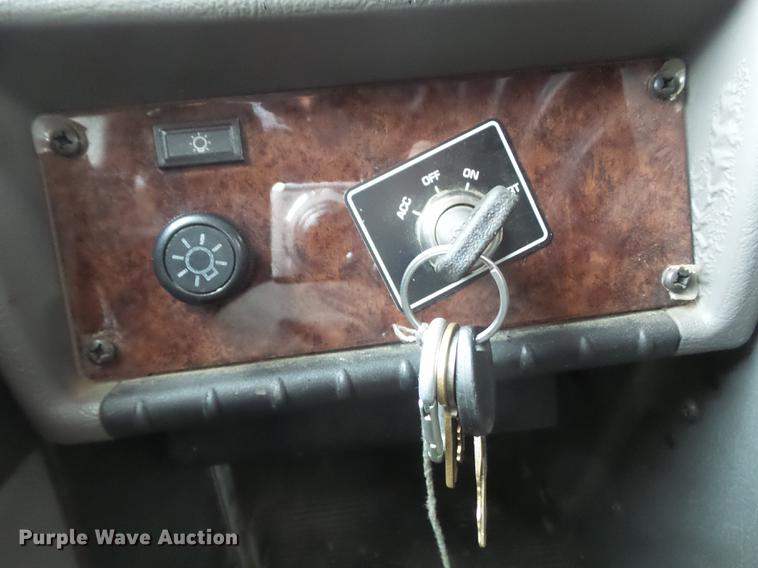 image for item DC7336 2010 Kenworth T370 service truck with crane