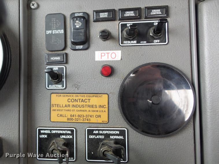 image for item DC7336 2010 Kenworth T370 service truck with crane