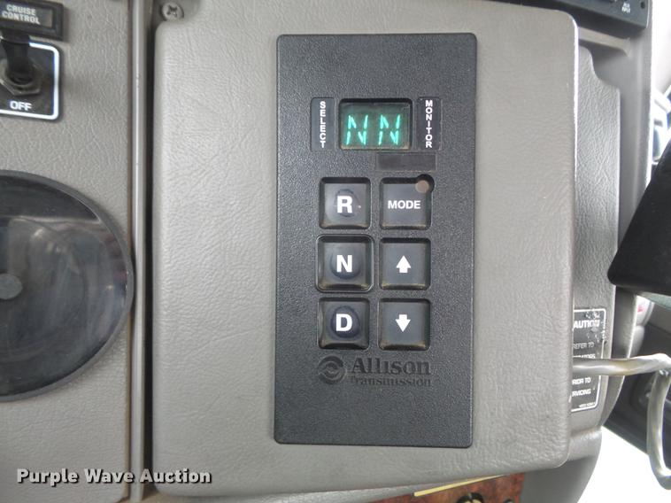 image for item DC7336 2010 Kenworth T370 service truck with crane