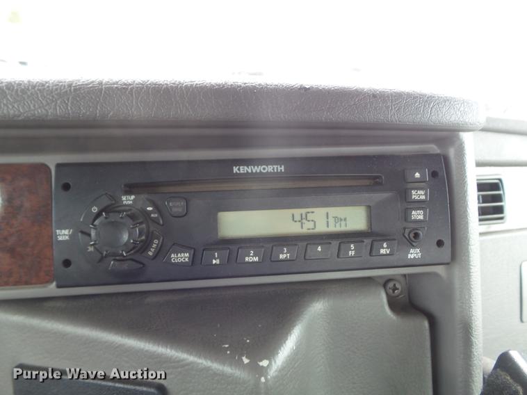 image for item DC7336 2010 Kenworth T370 service truck with crane