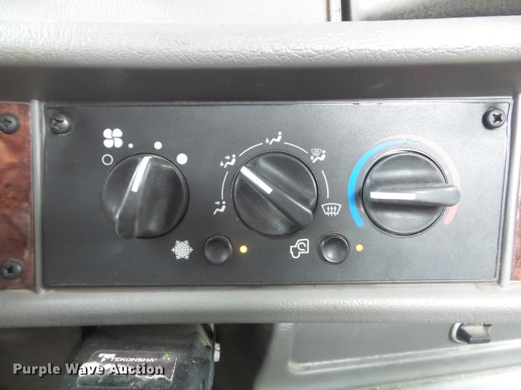 image for item DC7336 2010 Kenworth T370 service truck with crane