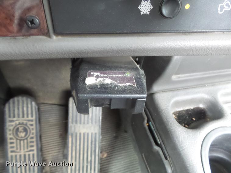 image for item DC7336 2010 Kenworth T370 service truck with crane