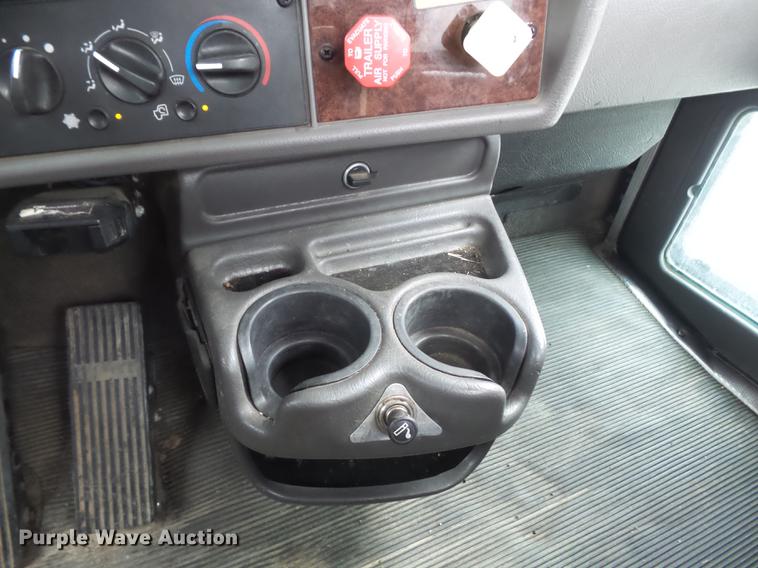 image for item DC7336 2010 Kenworth T370 service truck with crane