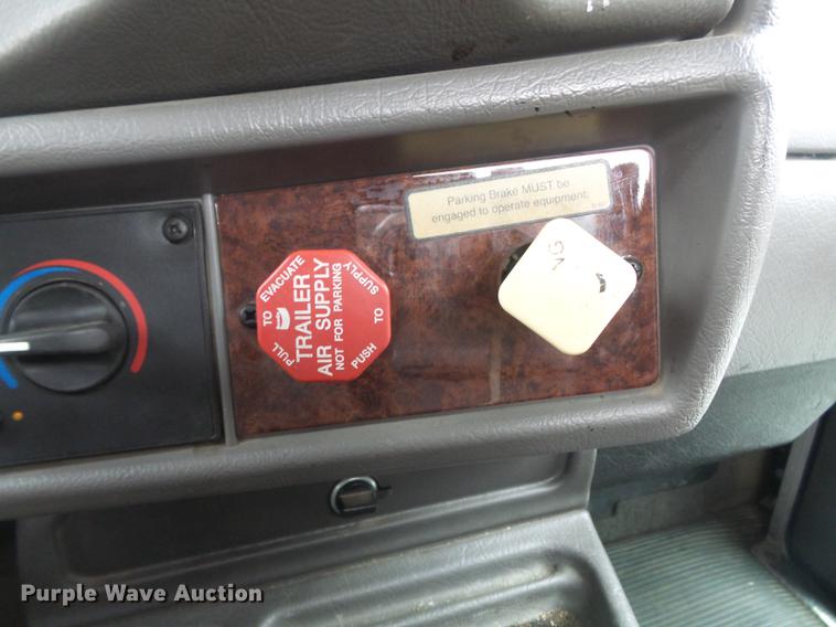 image for item DC7336 2010 Kenworth T370 service truck with crane