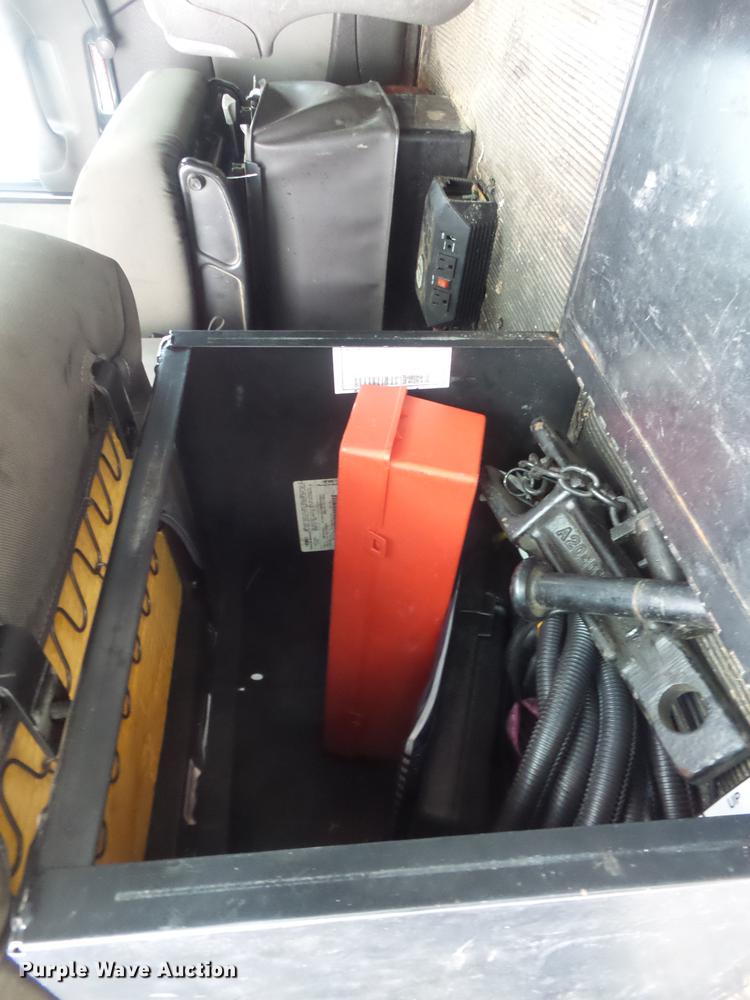 image for item DC7336 2010 Kenworth T370 service truck with crane