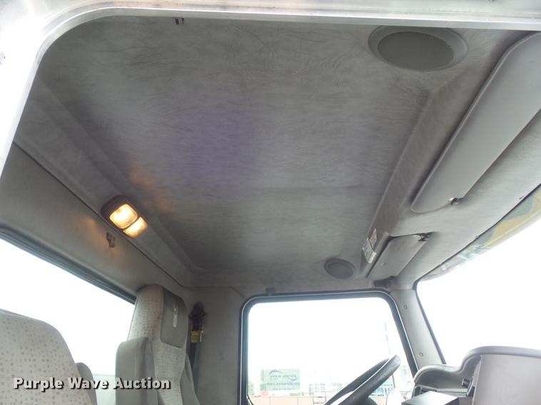 image for item DC7336 2010 Kenworth T370 service truck with crane