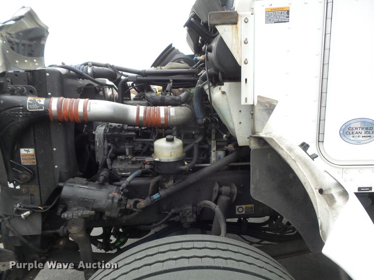 image for item DC7336 2010 Kenworth T370 service truck with crane