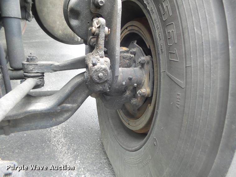 image for item DC7336 2010 Kenworth T370 service truck with crane