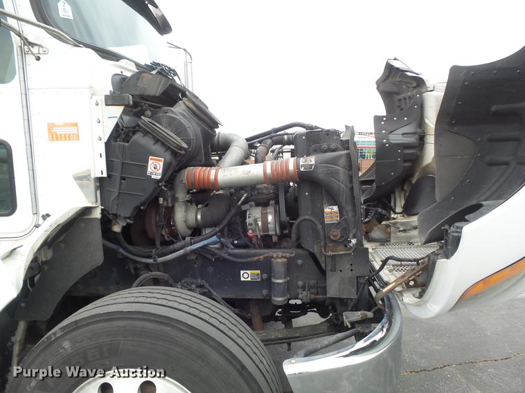 image for item DC7336 2010 Kenworth T370 service truck with crane