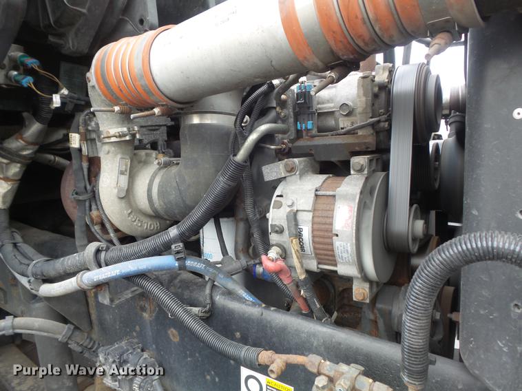 image for item DC7336 2010 Kenworth T370 service truck with crane