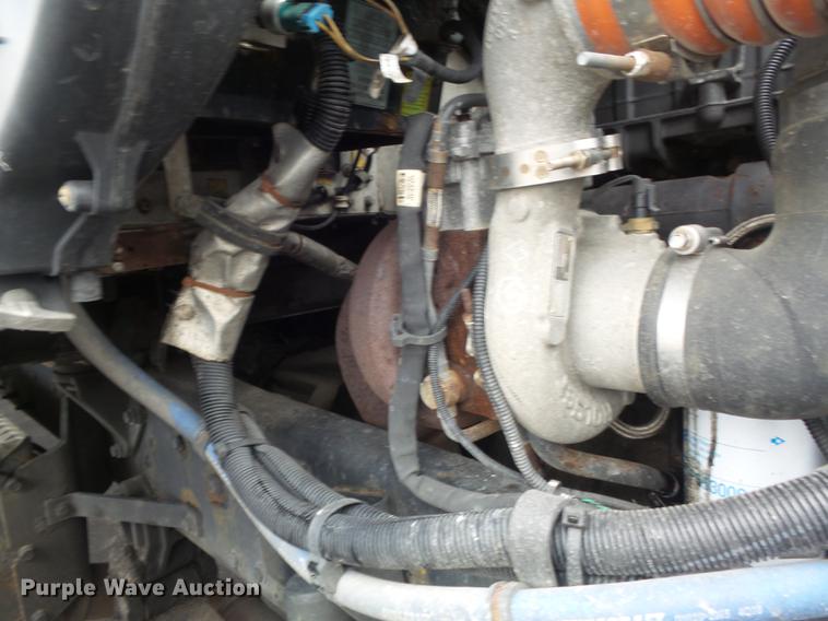 image for item DC7336 2010 Kenworth T370 service truck with crane