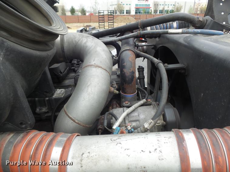 image for item DC7336 2010 Kenworth T370 service truck with crane