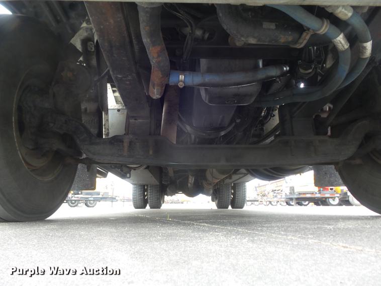 image for item DC7336 2010 Kenworth T370 service truck with crane