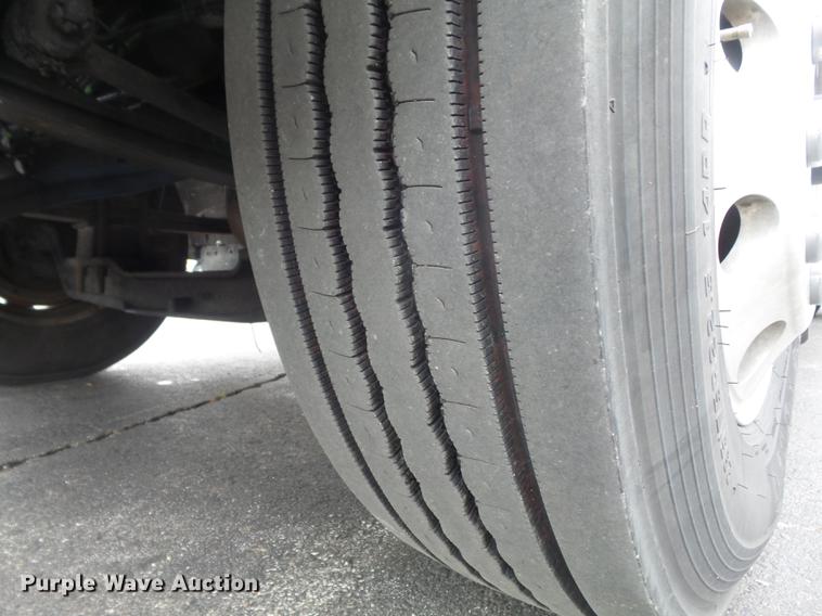 image for item DC7336 2010 Kenworth T370 service truck with crane