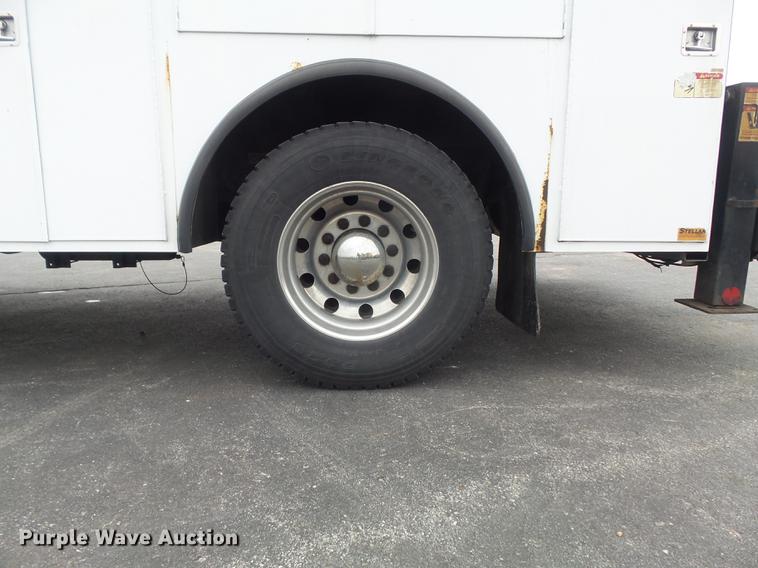 image for item DC7336 2010 Kenworth T370 service truck with crane