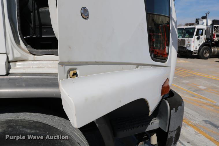 image for item DC7584 2002 GMC F7B042 paint striper truck