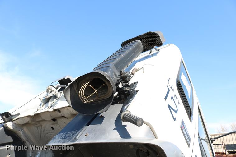 image for item DC7584 2002 GMC F7B042 paint striper truck