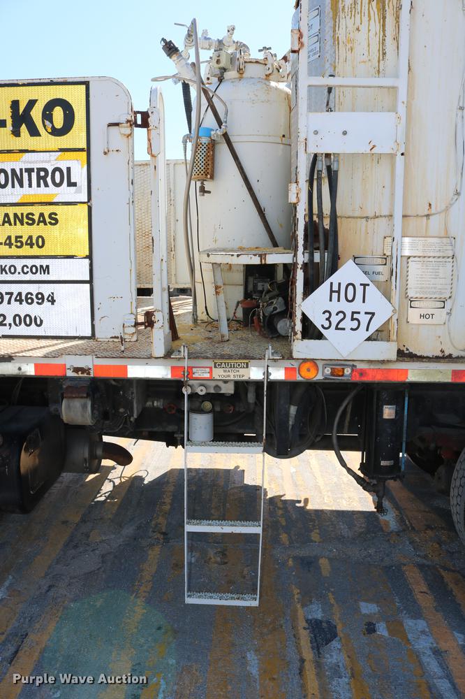 image for item DC7584 2002 GMC F7B042 paint striper truck