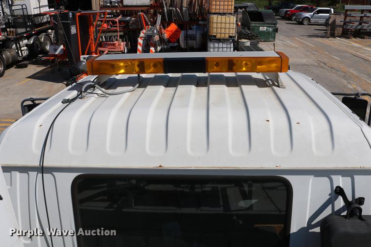 image for item DC7584 2002 GMC F7B042 paint striper truck