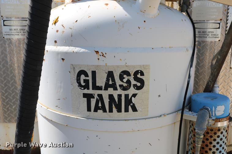 image for item DC7584 2002 GMC F7B042 paint striper truck