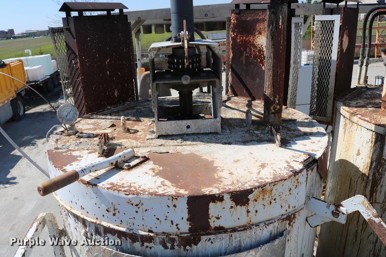 image for item DC7584 2002 GMC F7B042 paint striper truck