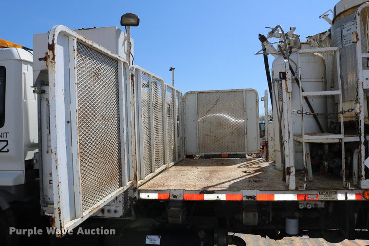 image for item DC7584 2002 GMC F7B042 paint striper truck