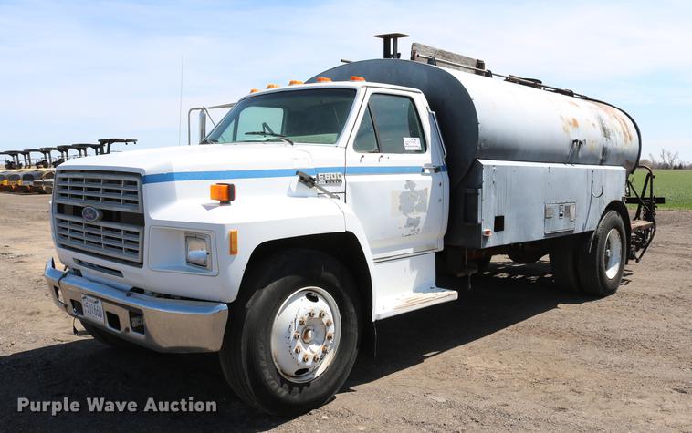 image for item DC7591 1994 Ford F600 oil distribution truck