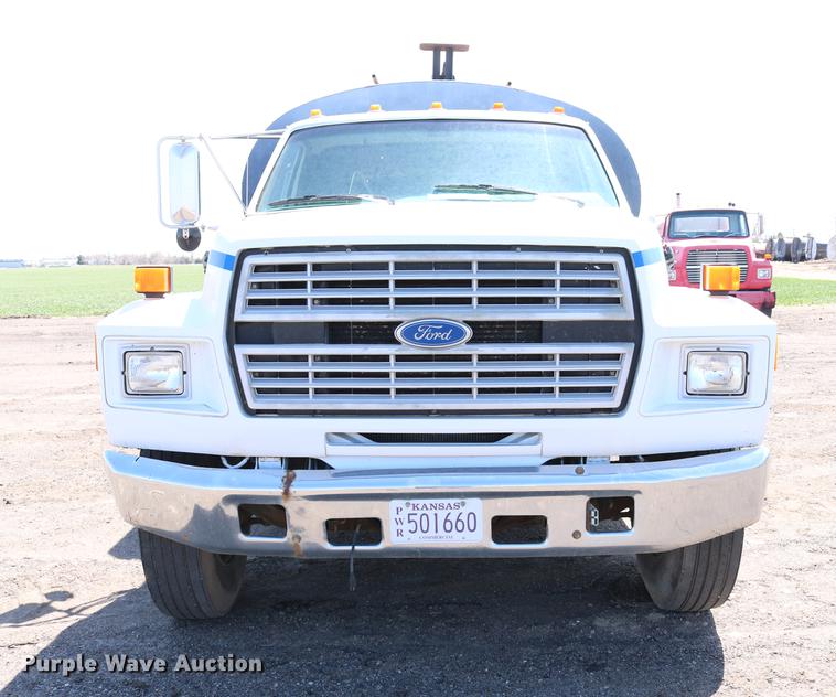image for item DC7591 1994 Ford F600 oil distribution truck